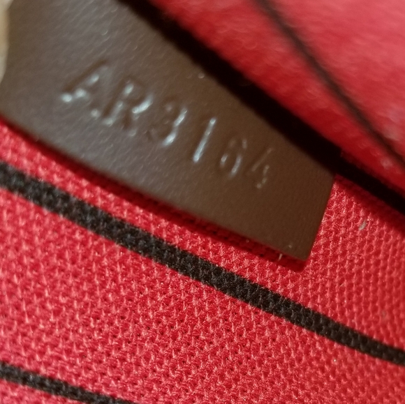 Louis Vuitton Damier Wristlet - Picture 11 of 16